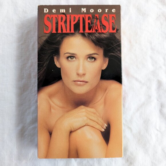 3/$15 Striptease (1996) VHS movie with Demi Moore, Burt Reynolds - Picture 2 of 7